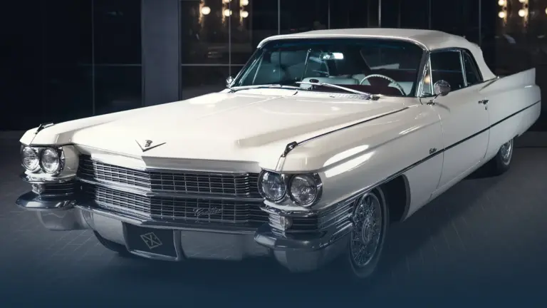 Weißes Cadillac De Ville Cabriolet mit Chauffeur mieten in Dresden