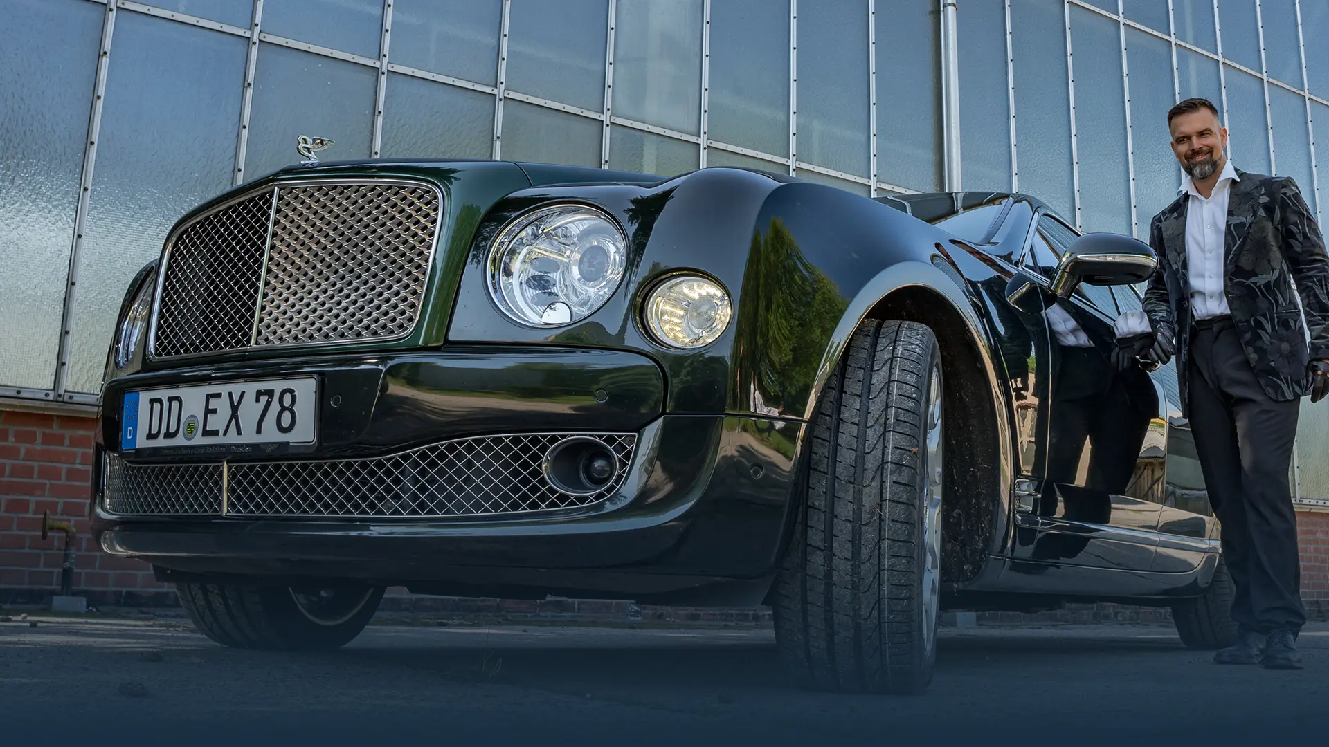 Unser extrabesonderer Bentley Mulsanne als VIP-Shuttle mit Chauffeur mieten Unser extrabesonderer Bentley Mulsanne als VIP-Shuttle mit Chauffeur mieten