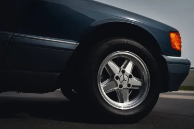 Mercedes-Benz 560 SEC, image 2