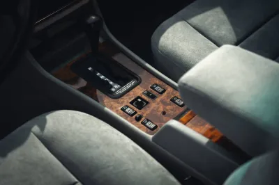 Mercedes-Benz 560 SEC, image 4
