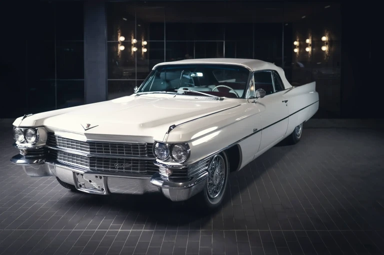 Cadillac De Ville Convertible - extrabesonders Oldtimer mieten